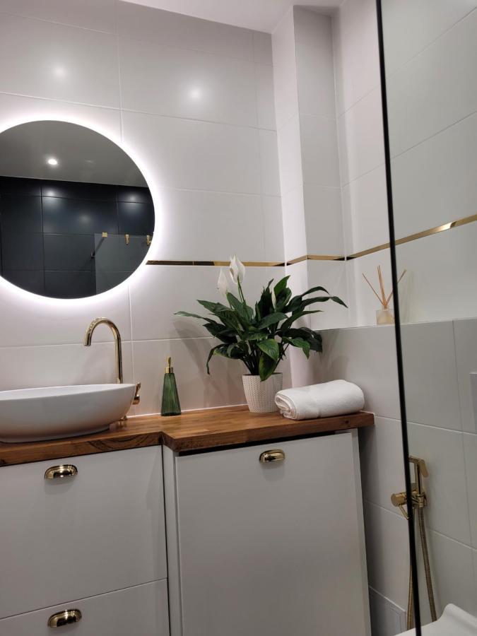 Apartament W Centrum Rowna 10 เคียลเซ ภายนอก รูปภาพ