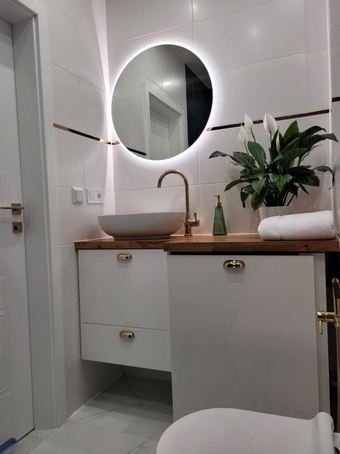 Apartament W Centrum Rowna 10 เคียลเซ ภายนอก รูปภาพ